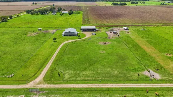 1604 County Road 370, El Campo, TX 77437