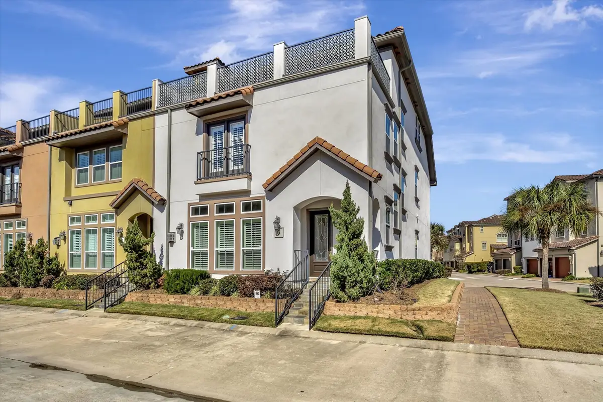 6 W Oaks Drive, Houston, TX 77058 - Image #1