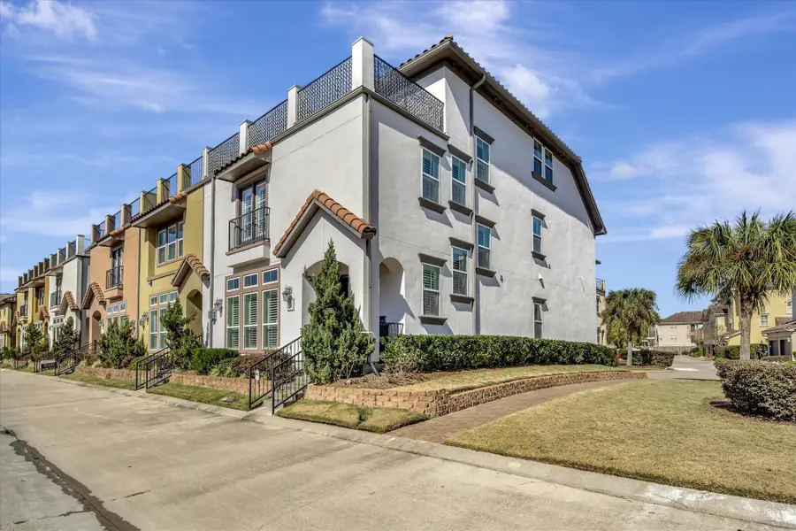 6 W Oaks Drive, Houston, TX 77058 - Image #2