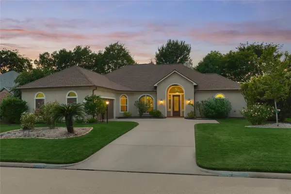 126 Hillsborough Drive W, Montgomery, TX 77356