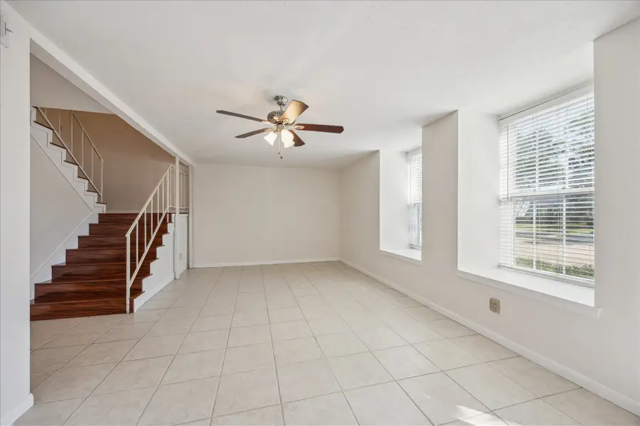 10147 Beekman Place Drive, Houston, TX 77043 - Image #2