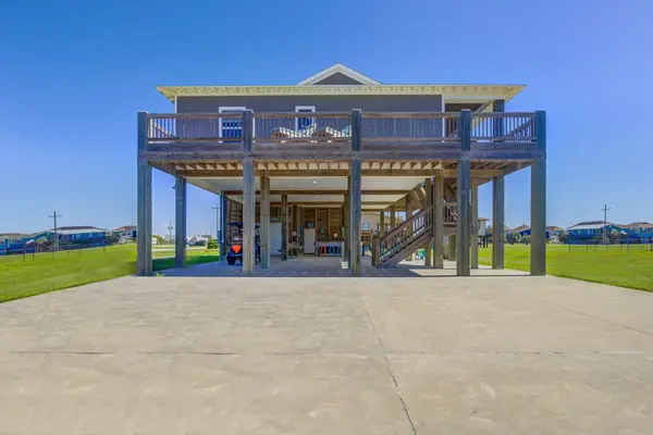 978 Surfview, Crystal Beach, TX 77650
