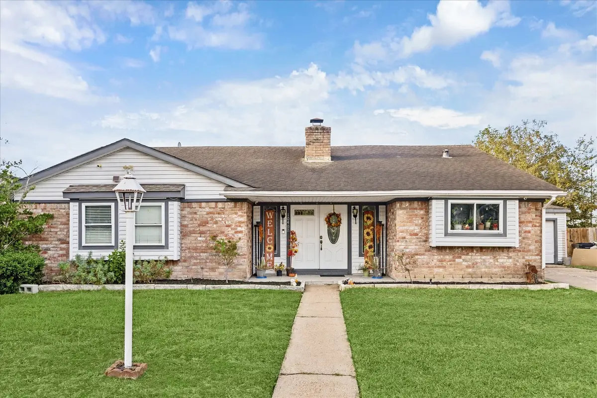 10402 Huntington Point Drive, Houston, TX 77099 - #1