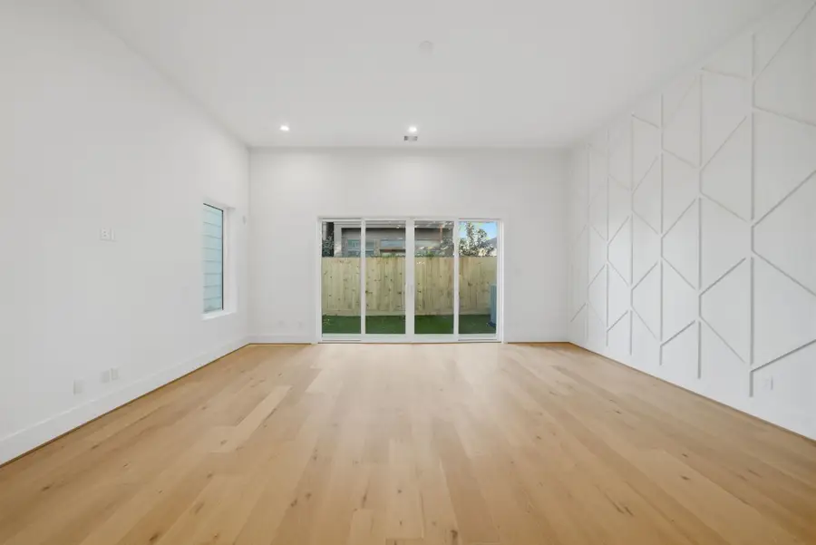 1326 Lawrence Street, Houston, TX 77008 - Image #3