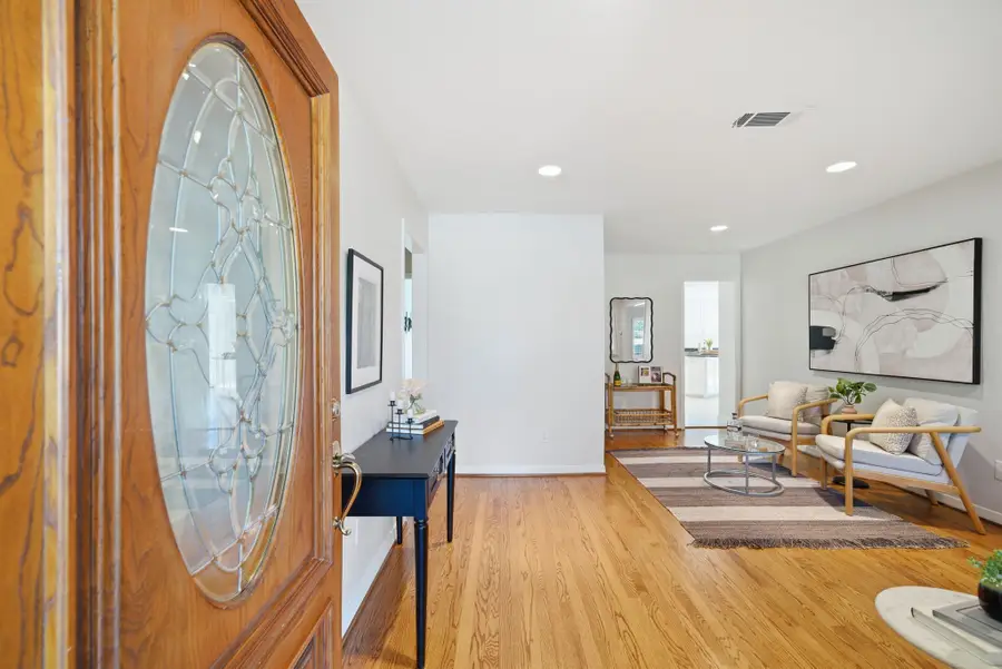 6335 Waltway Drive, Houston, TX 77008 - Image #3