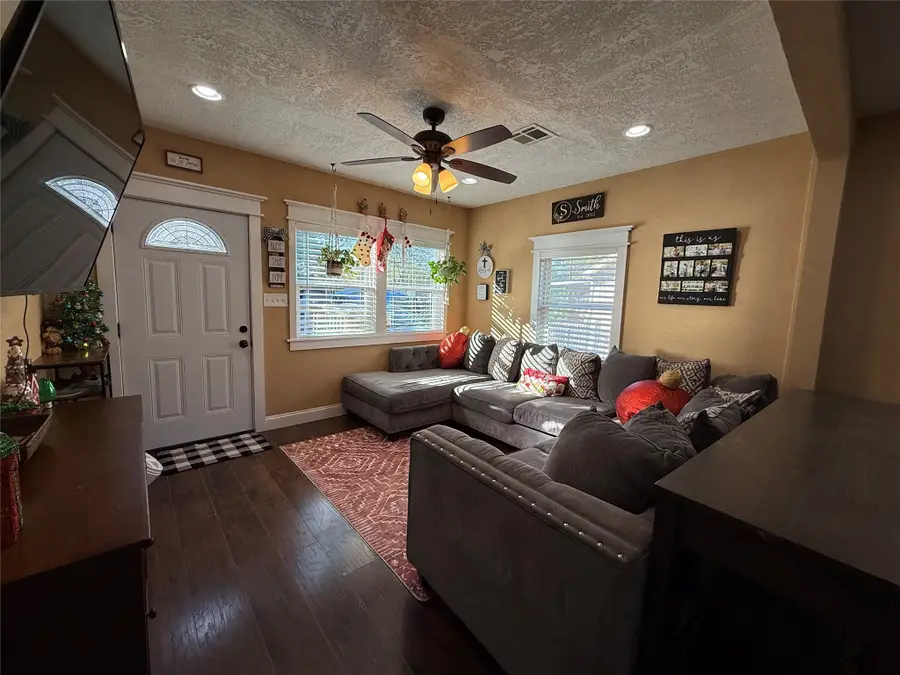 212 W Jordan, Alvin, TX 77511 - Image #3