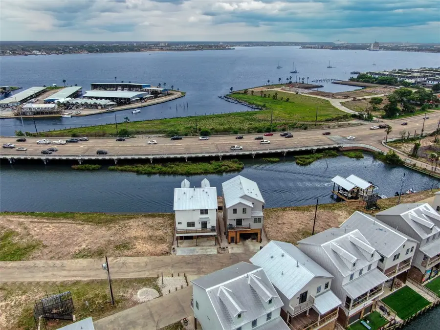 22 Cmdr Runco Lane, Taylor Lake Village, TX 77586 - #2