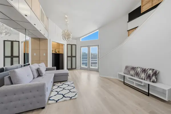 10855 Meadowglen Lane #823, Houston, TX 77042