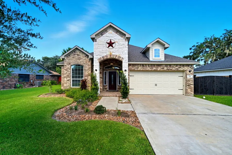 230 Edgewater Drive, West Columbia, TX 77486 - Image #2