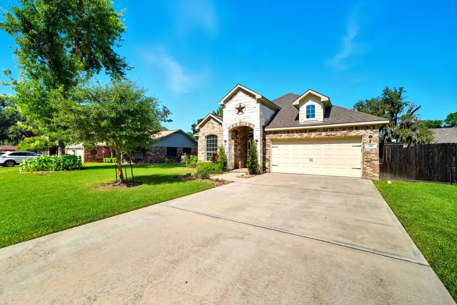 230 Edgewater Drive, West Columbia, TX 77486 - Image #3