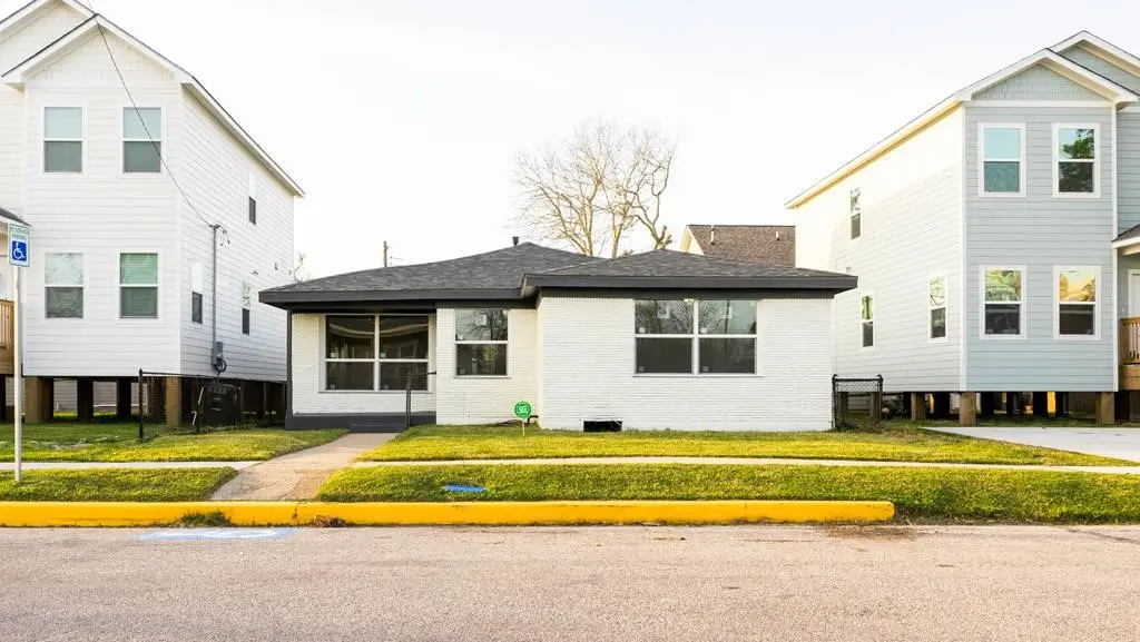 4024 Ave N 1/2 Street, Galveston, TX 77550 - #1