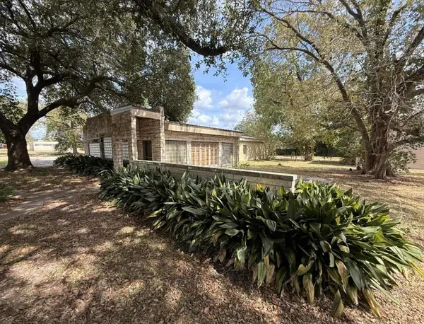 608 Travis Street, Liberty, TX 77575