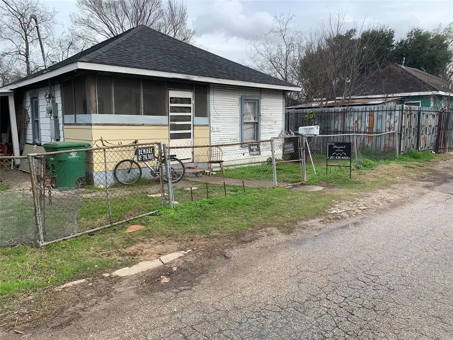 3226 Des Chaumes, Houston, TX 77026 - #3