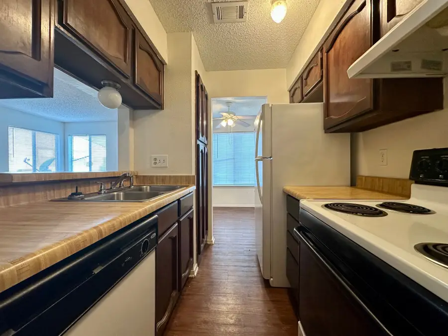 3202 Cougar Trail Trail, Bryan, TX 77807 - Image #3