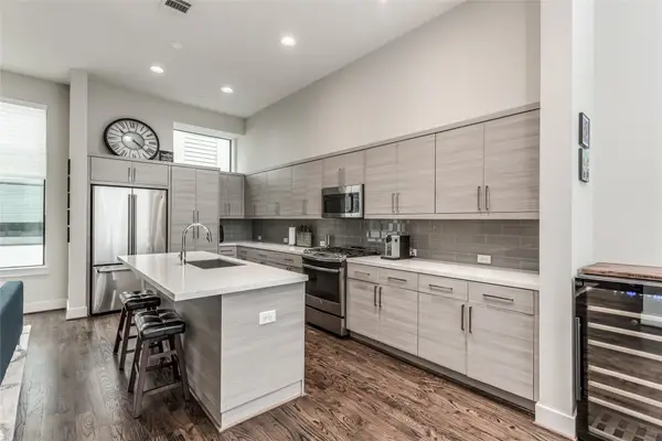 1004 California Street #402, Houston, TX 77006