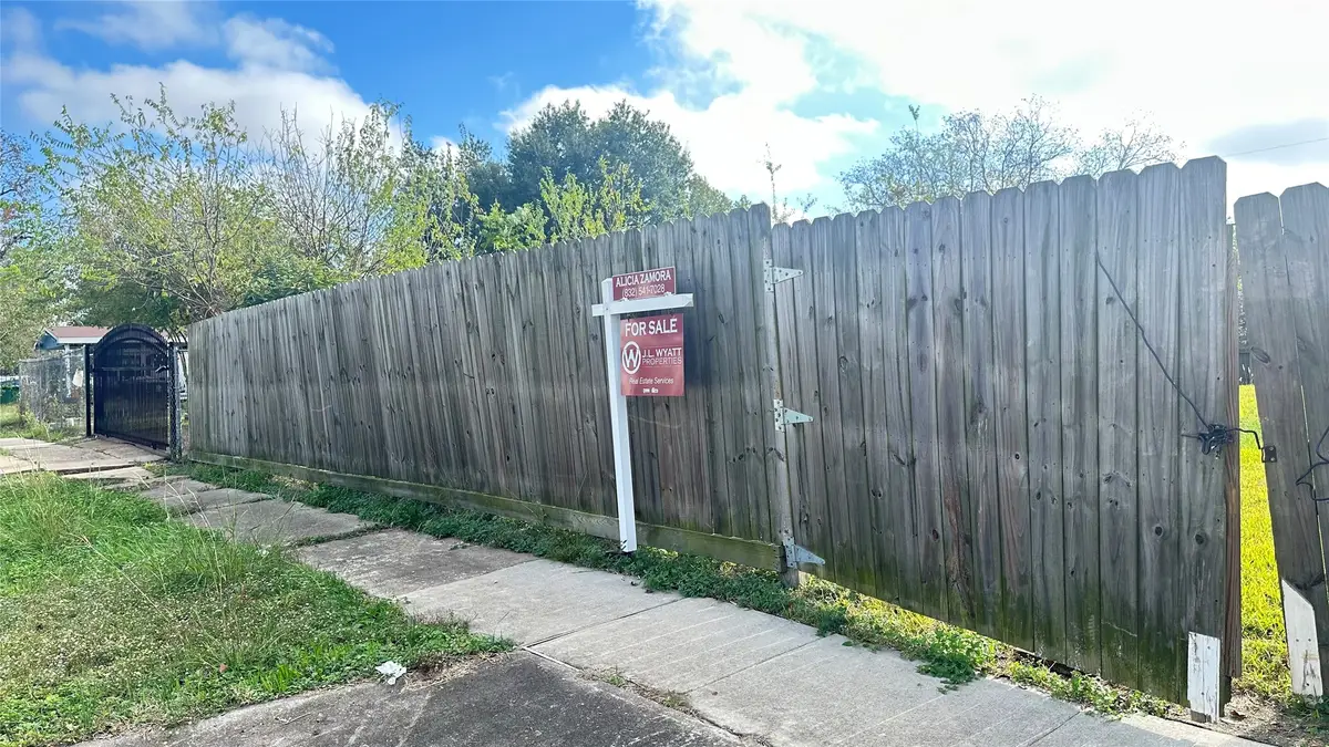 4846 Pershing Street, Houston, TX 77033 - Image #1