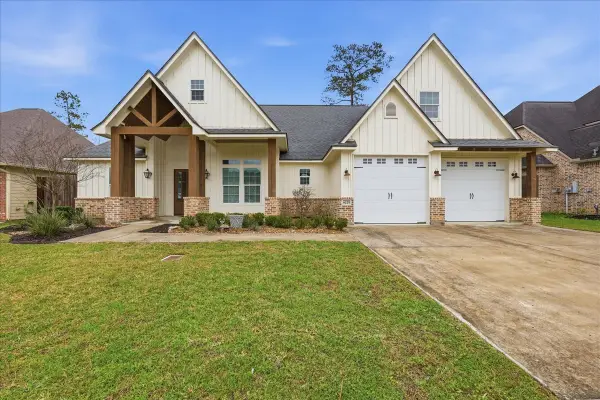 8225 Royal Oaks Dr, Lumberton, TX 77657