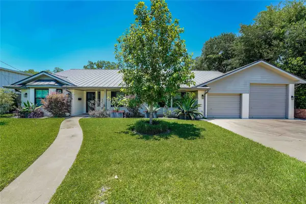1124 Bowie Street, Columbus, TX 78934