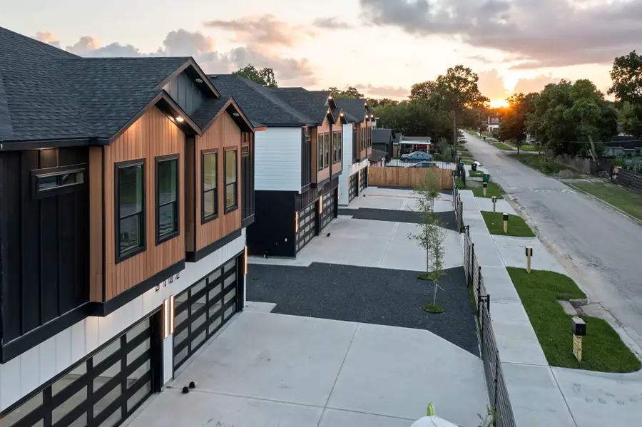 5042 Pershing Street #A-B, Houston, TX 77033 - #3