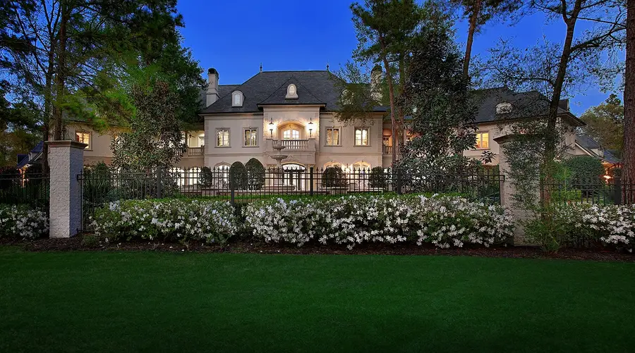 88 W Grand Regency Circle, The Woodlands, TX 77382 - Image #2