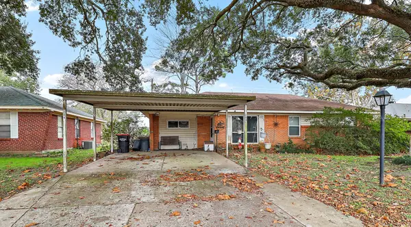 204 Chandler Drive, Baytown, TX 77521