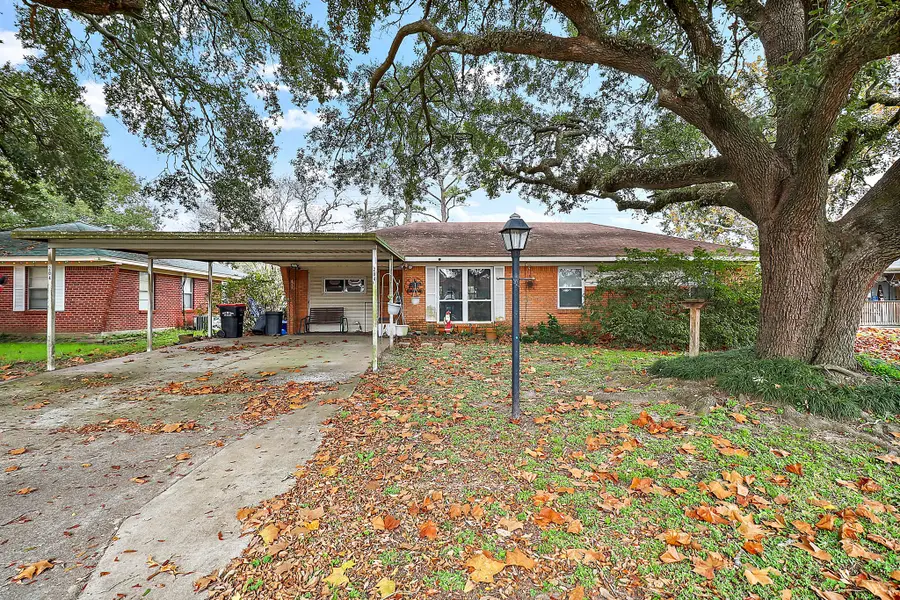 204 Chandler Drive, Baytown, TX 77521 - Image #2