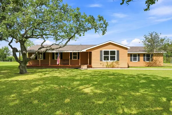 2300 Mary Lane, Dickinson, TX 77539