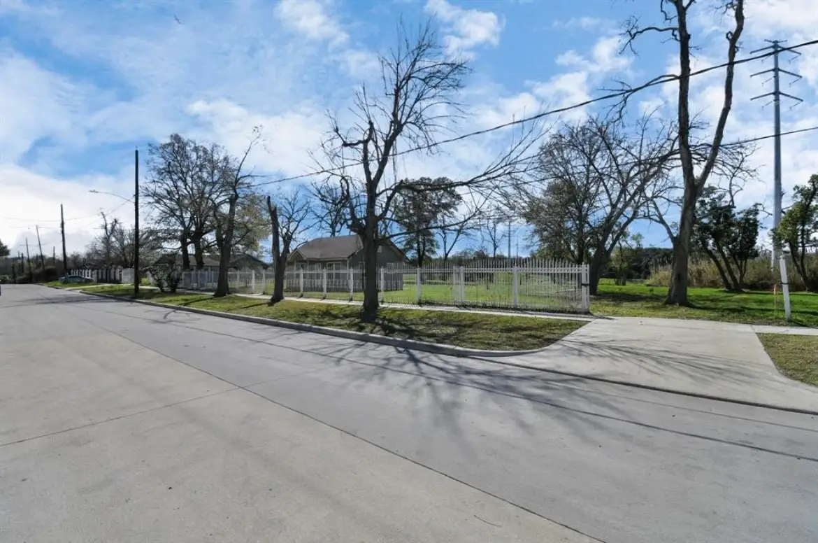 7912 Brays Street, Houston, TX 77012 - Image #1