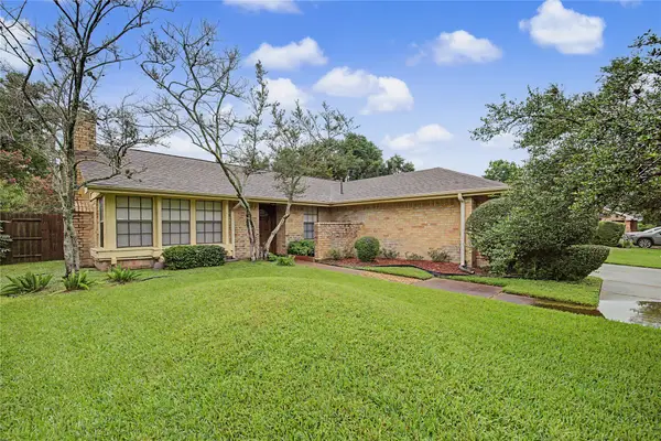 15722 Beechnut Street, Houston, TX 77083
