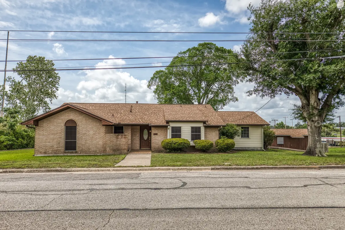 407 W Glenn Street, Bellville, TX 77418 - #1