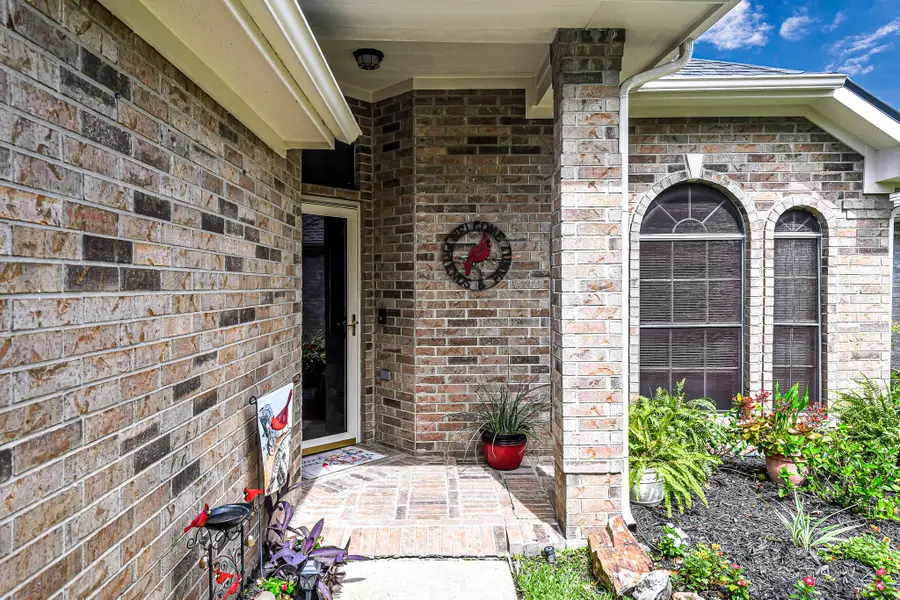 918 Peach Blossom Drive, Pearland, TX 77584 - Image #2