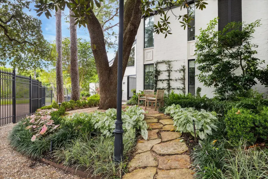 10 S Briar Hollow Lane #87, Houston, TX 77027 - #2