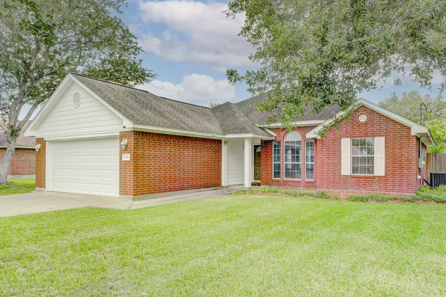 1140 Thomas Drive, Angleton, TX 77515 - #2