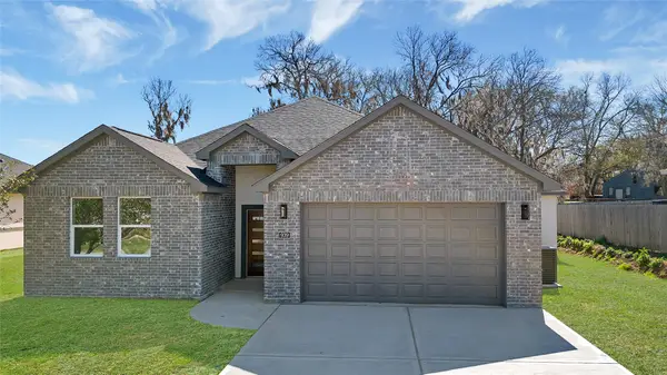 939 Lake View Drive, Montgomery, TX 77356