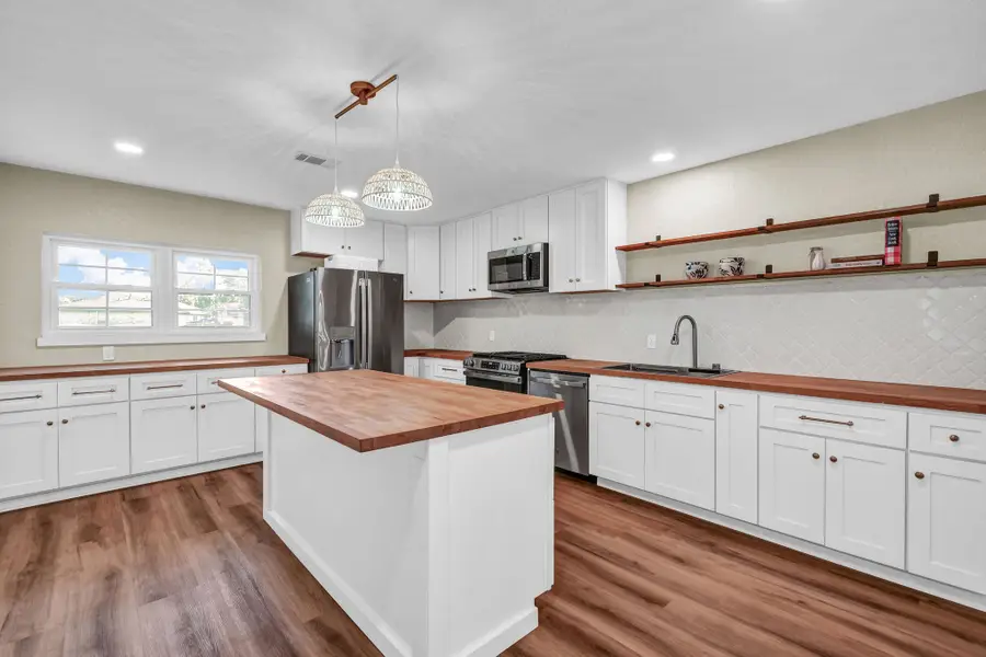 5438 Novak Court, Danbury, TX 77534 - #3