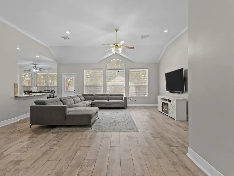 2015 E Trail Water Court, Houston, TX 77339 - #2