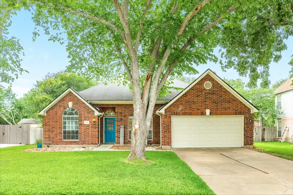 105 Plum Circle, Lake Jackson, TX 77566