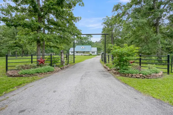 197 Sunset Lake, Huntsville, TX 77340