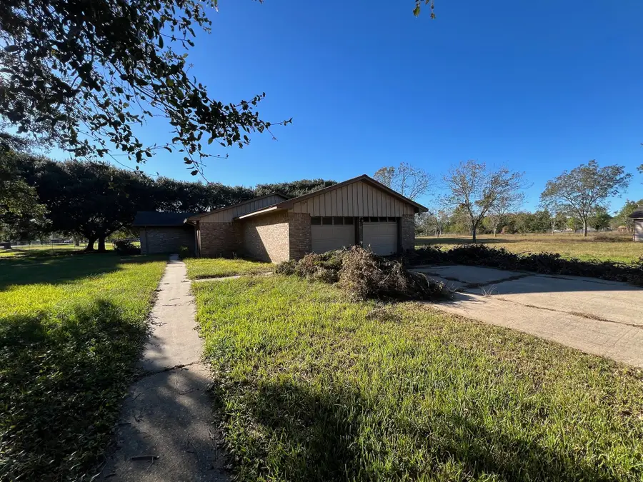 1005 Redberry Hill Road, Baytown, TX 77521 - Image #2