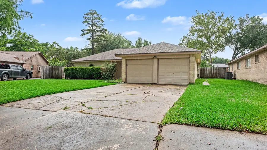 16107 Barcelona Drive, Friendswood, TX 77546 - #2