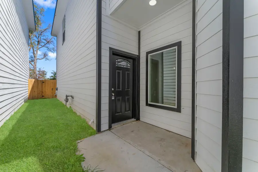 8161 Crestview Drive, Houston, TX 77028 - Image #3