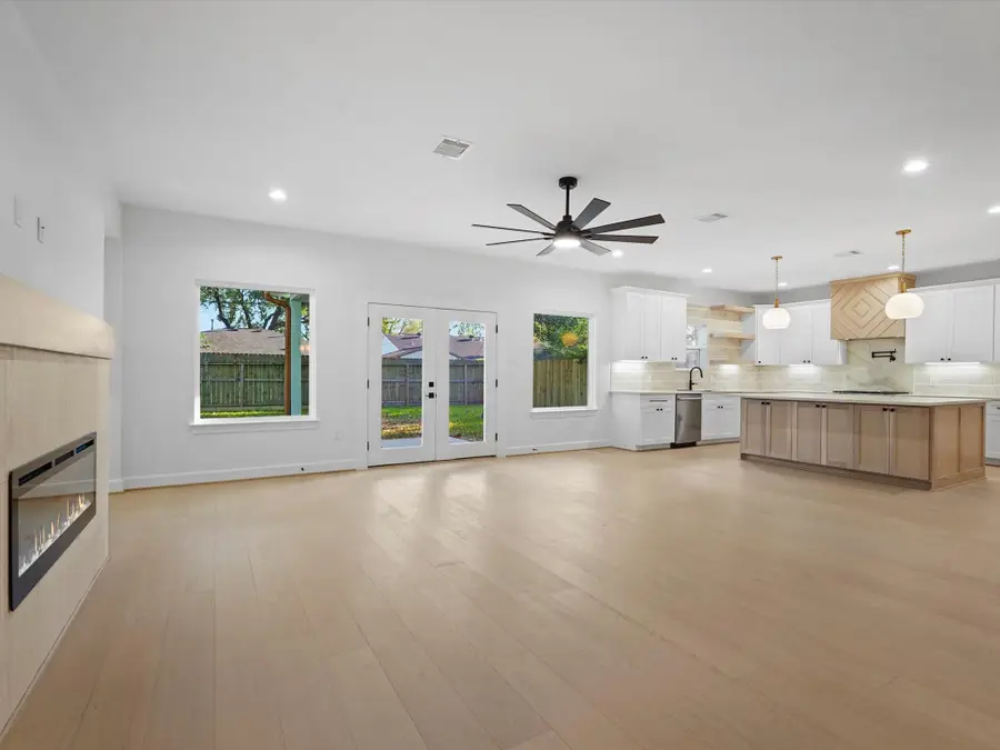 10519 Brinwood Drive, Houston, TX 77043 - Image #2