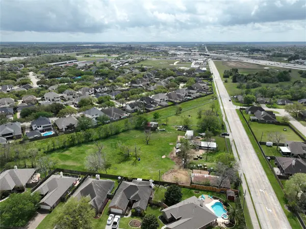 431&433 Calder Drive, League City, TX 77573