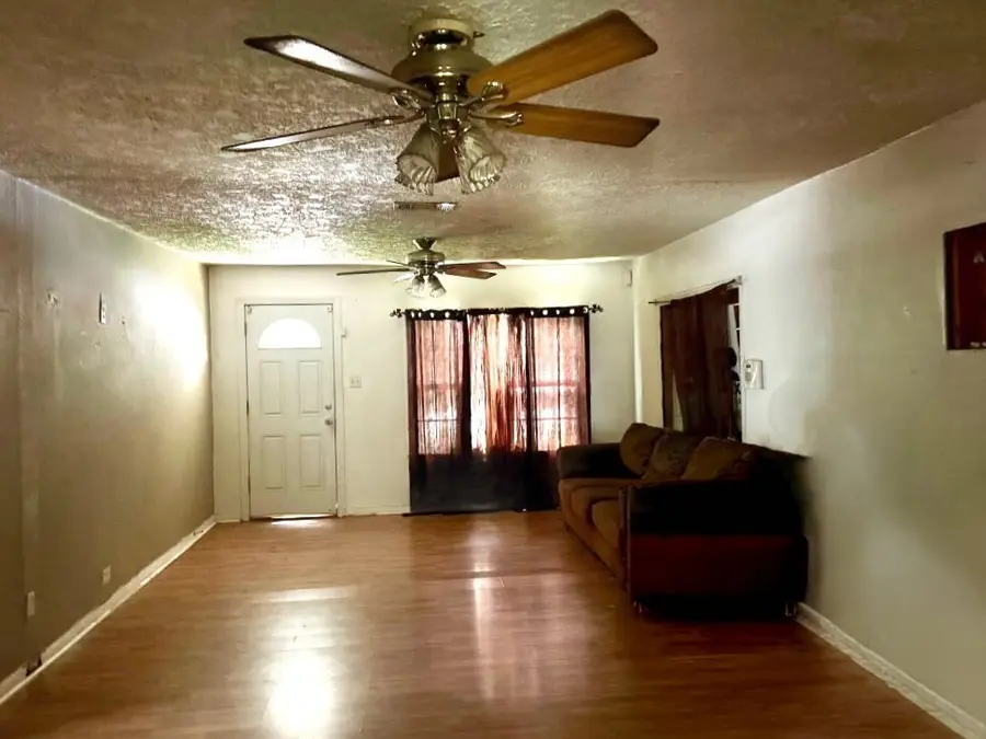 407 W Davis Street, Hearne, TX 77859 - Image #2