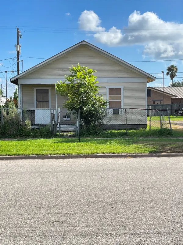 1022 W Broad Street, Freeport, TX 77541