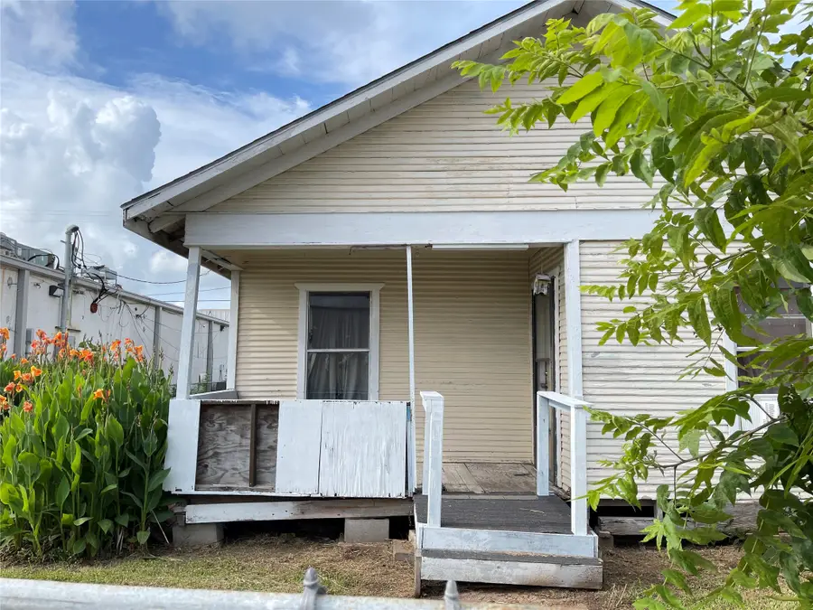1022 W Broad Street, Freeport, TX 77541 - #2