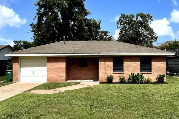 2218 Silverbonnet Street, Houston, TX 77055