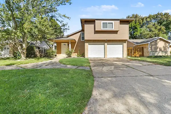 2715 S Brompton Drive, Pearland, TX 77584