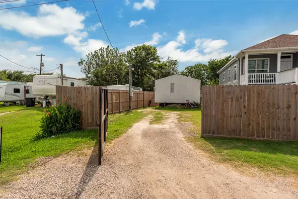 1130A 10th Street, San Leon, TX 77539