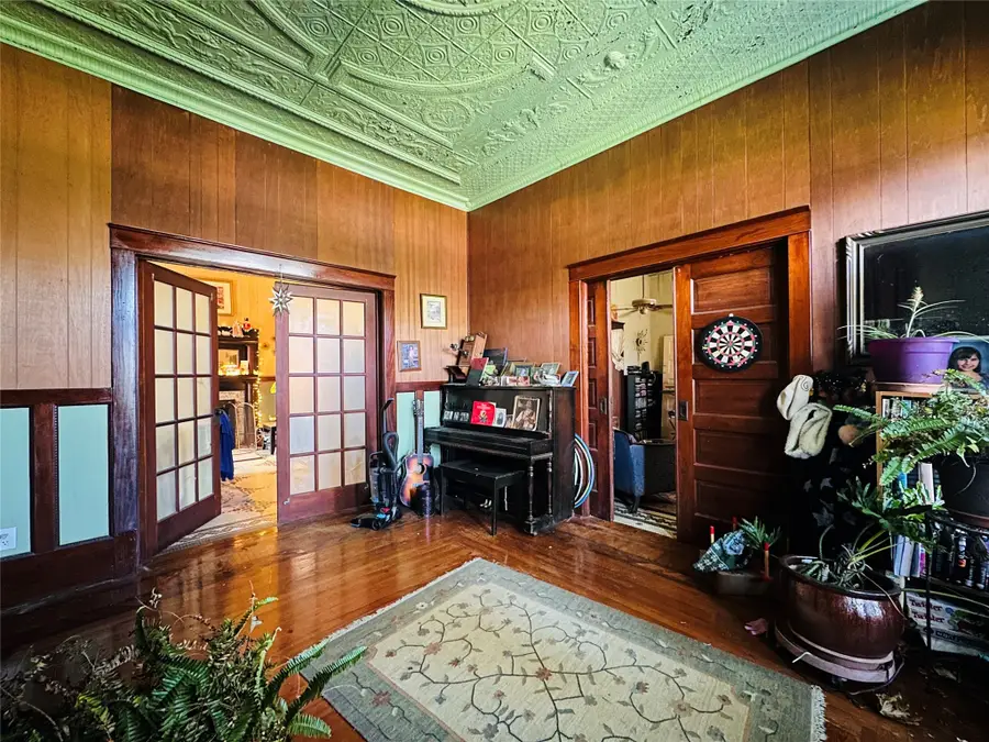 1002 Hopkins Street, Yoakum, TX 77995 - Image #3